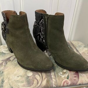 Vionic Naomi Suede and Faux Snake Ankle Boots ( NWOT)